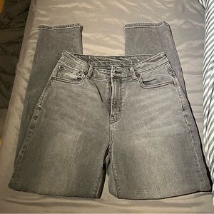 American Eagle high wasted mom jeans. Size 2 regular.